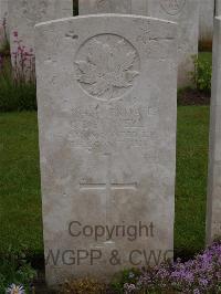 Etaples Military Cemetery - Burkell, G R